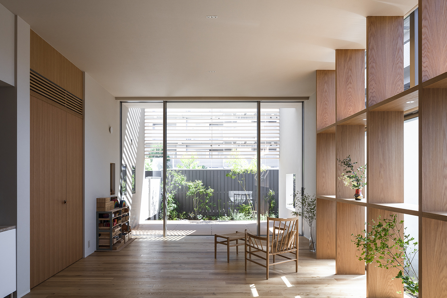 カーテンレスで暮らす家_リビング | 横浜 建築設計事務所 建築家|