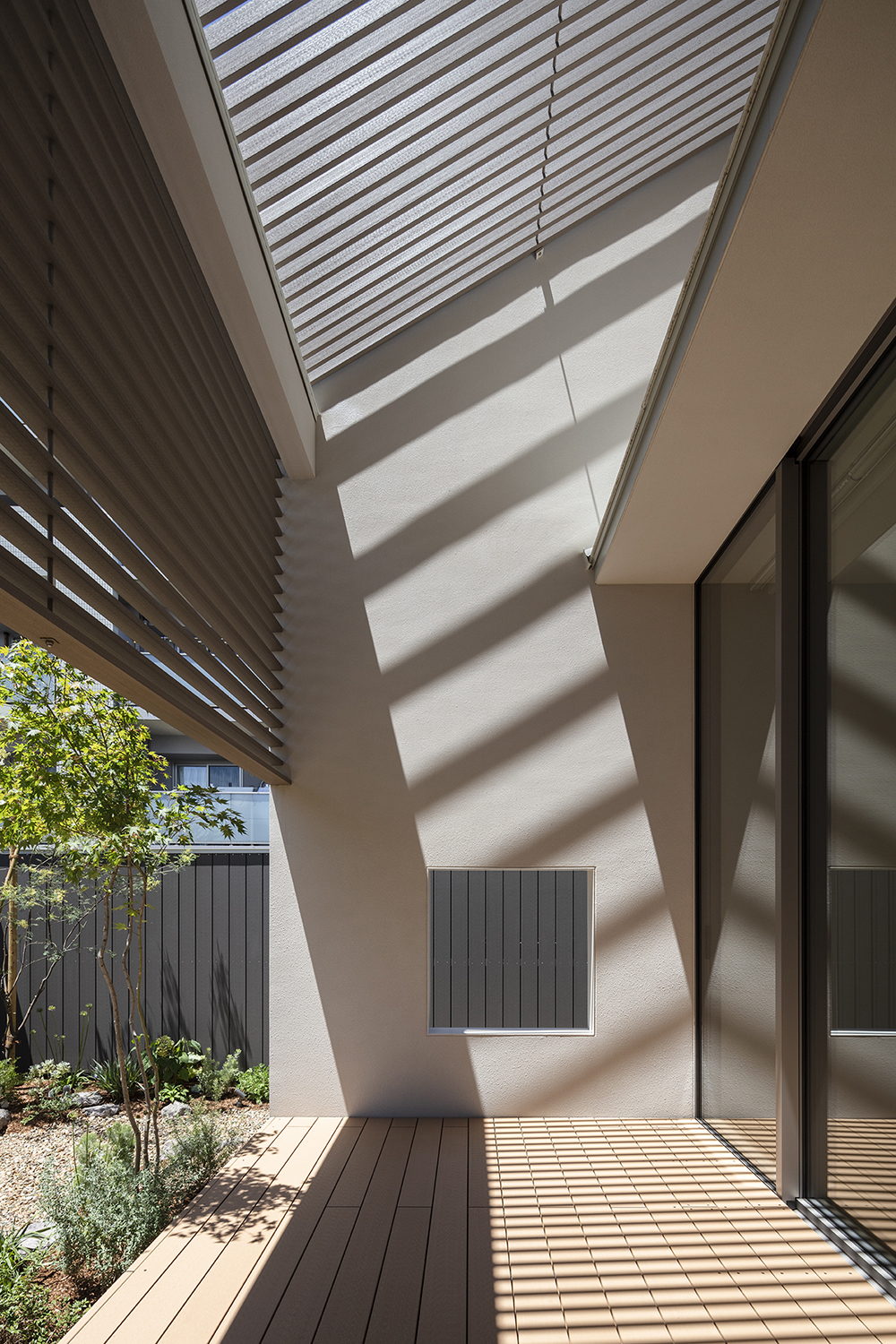 カーテンレスで暮らす家_アウトドアリビング | 横浜 建築設計事務所 建築家|