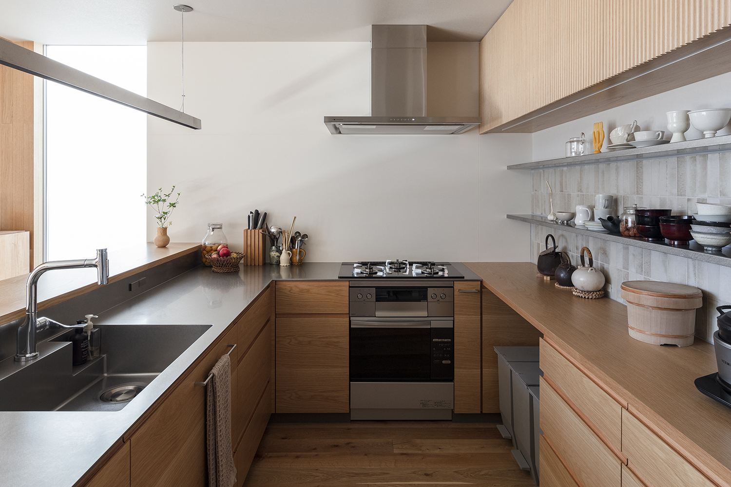 カーテンレスで暮らす家_キッチン | 横浜 建築設計事務所 建築家|