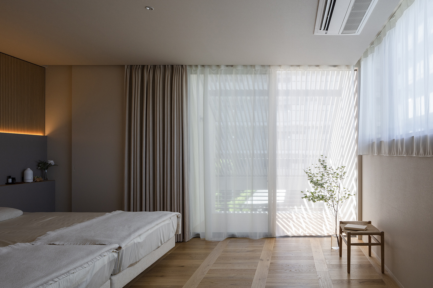 カーテンレスで暮らす家_寝室 | 横浜 建築設計事務所 建築家|